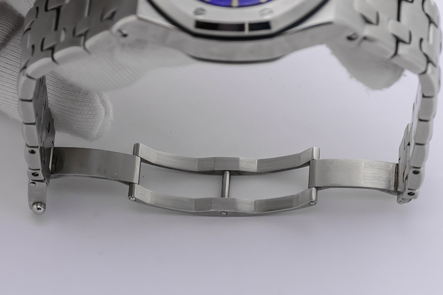 Ineichen Auctioneers - Royal Oak Offshore 'Nagano' Triple Calendar