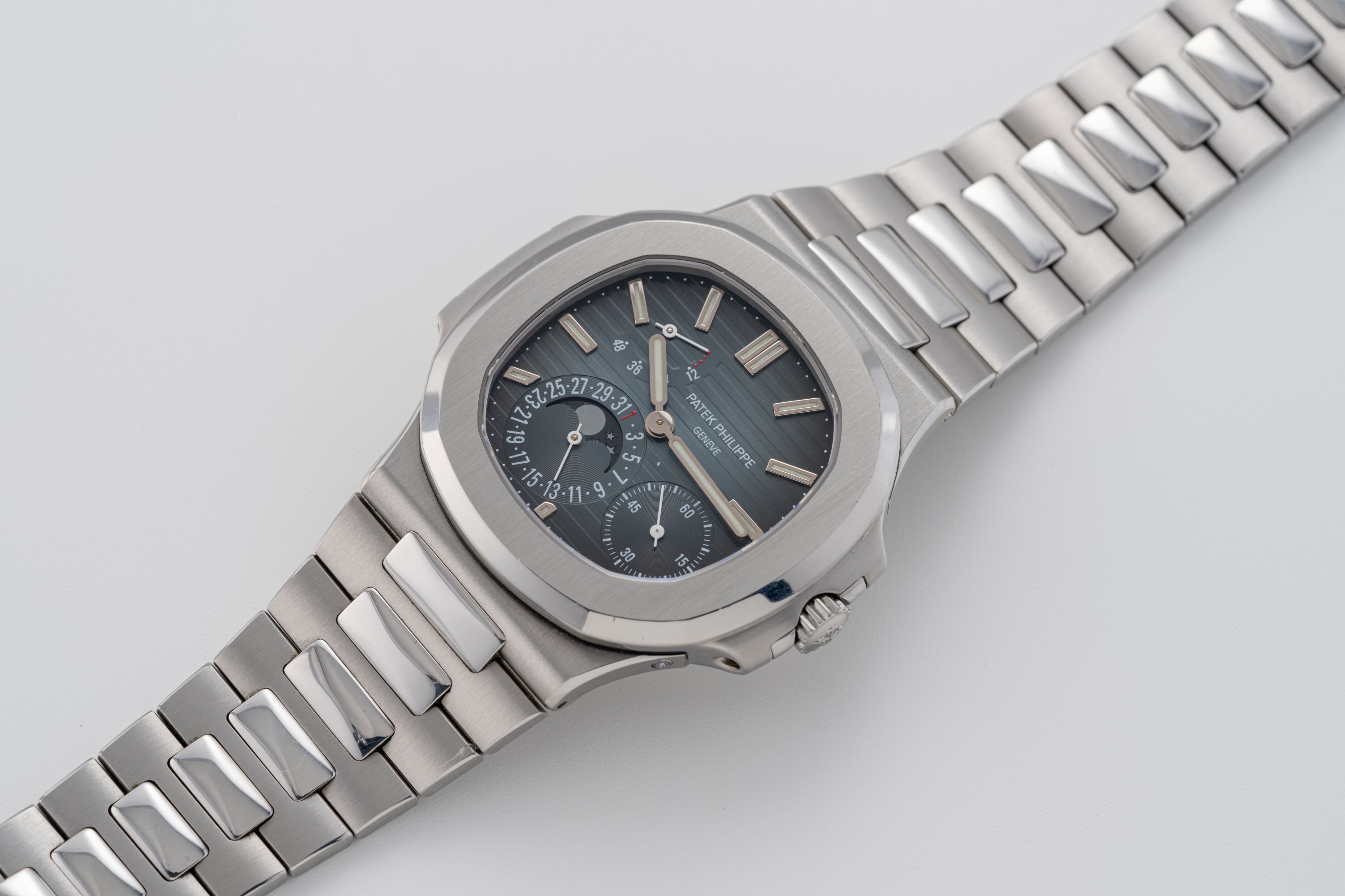 Ineichen Auctioneers - Nautilus Ref. 5712 in Stainless Steel