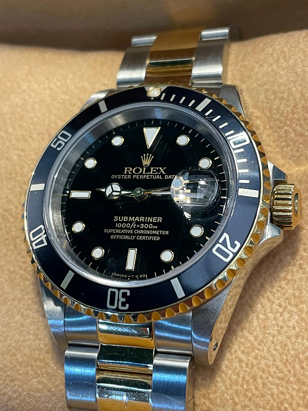Submariner Date 16613 Steel & Gold