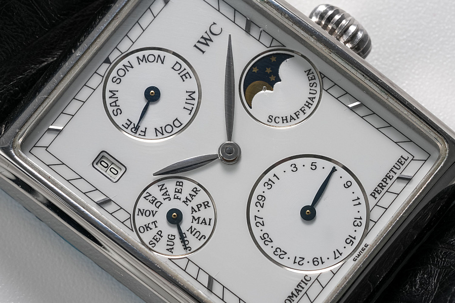 Novecento Perpetual Calendar Ref. IW3545 in Platinum