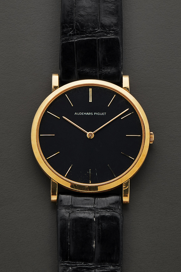 Dress Watch with Black Dial in 18k Yellow Gold