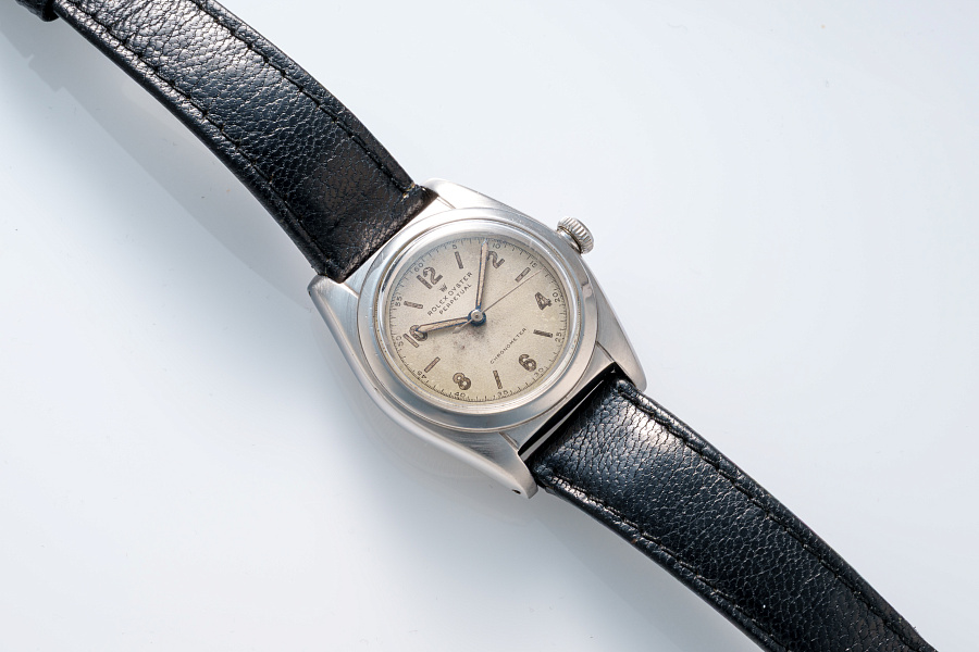 Bubble Back Ref. 2940 in Stainless Steel