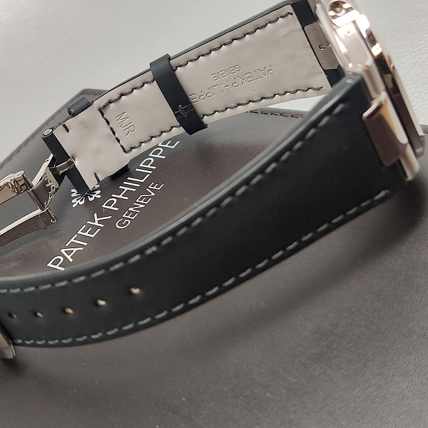 Nautilus 5712 White Gold