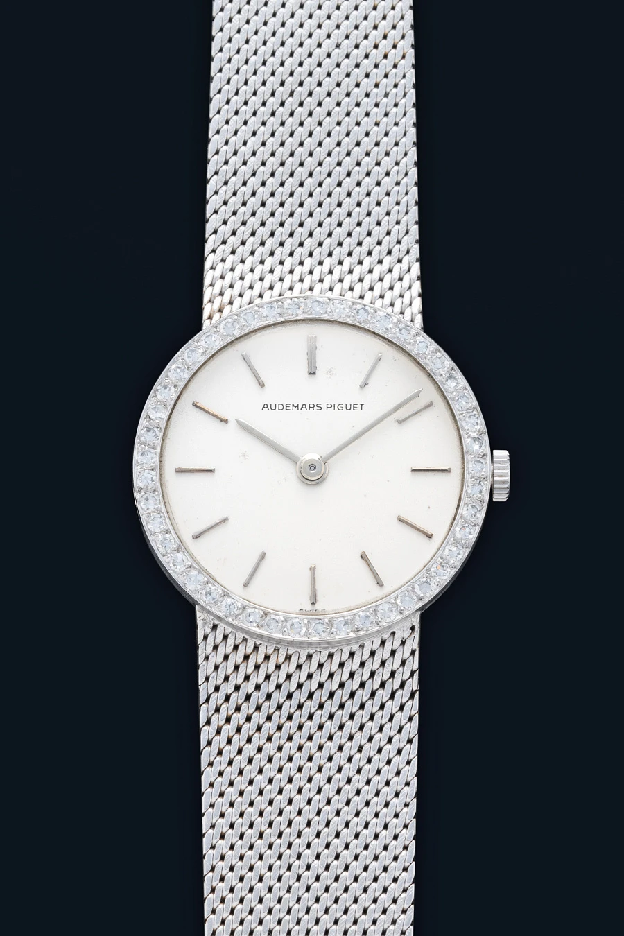 Ladies Watch in 18k White Gold with Diamond Bezel