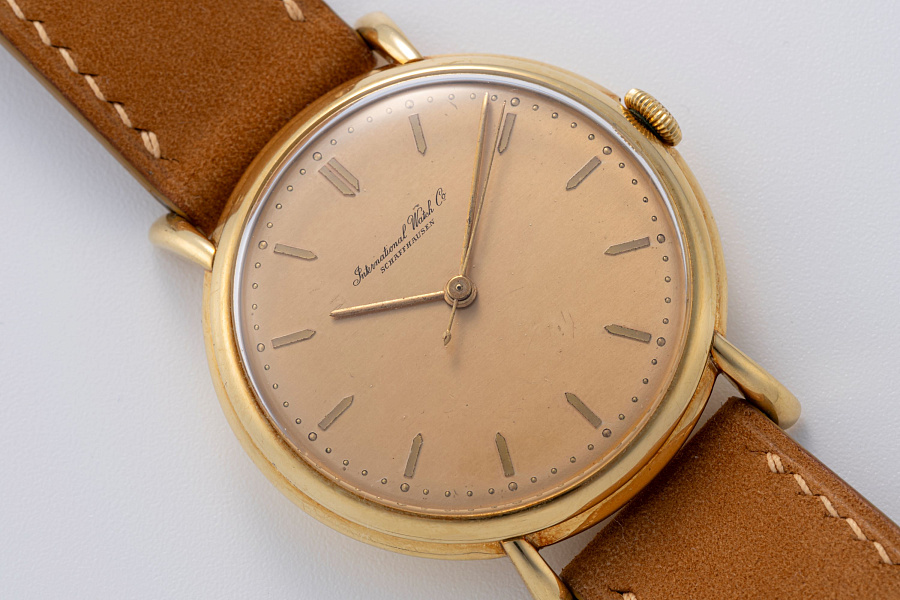 Fancy Lugs Dress Watch in 18k Yellow Gold