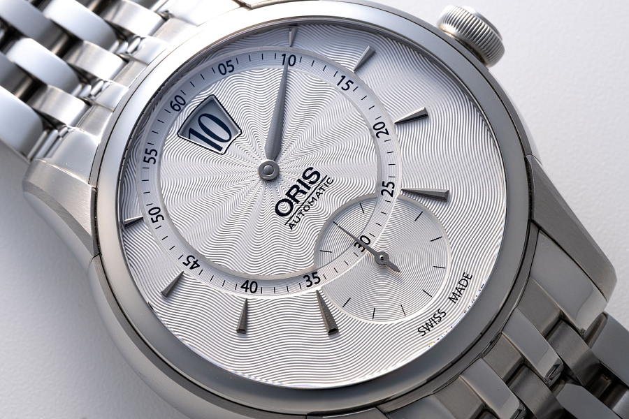 Artelier Jumping Hour in Stainless Steel