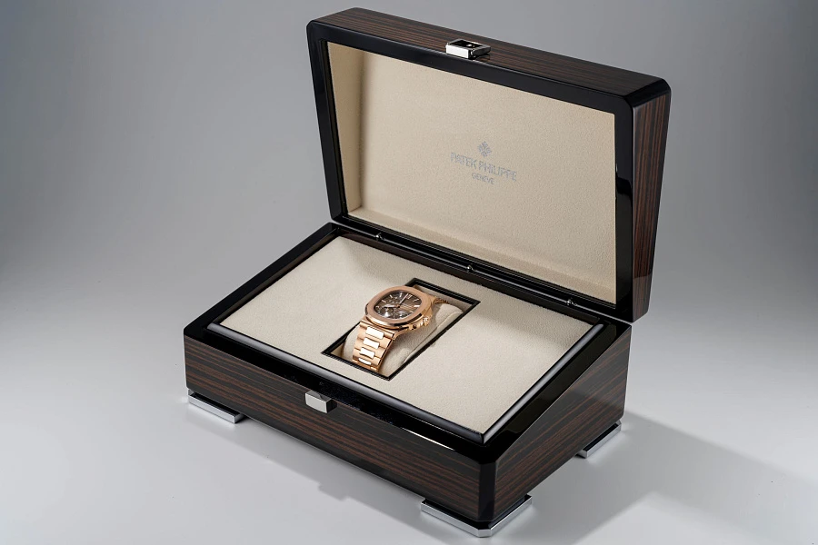 Nautilus Ref. 5712R in 18k Rose Gold