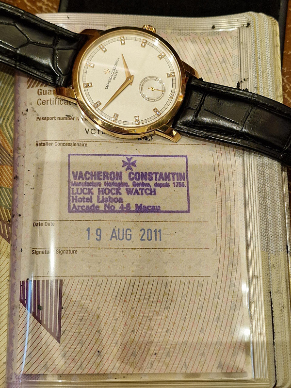 Patrimony Traditionnelle Hand-wound Small Seconds Diamond Indexes