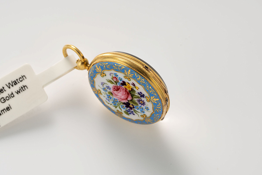 Miniature Pocket Watch in 18k Yellow Gold with Painted Enamel Caseback