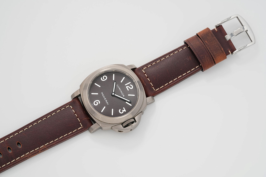 PAM00055 'Tobacco Brown' in Titanium
