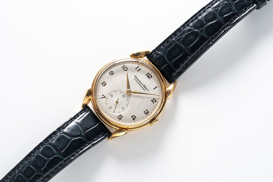 Cornes de Vache Dress Watch in 18k Yellow Gold