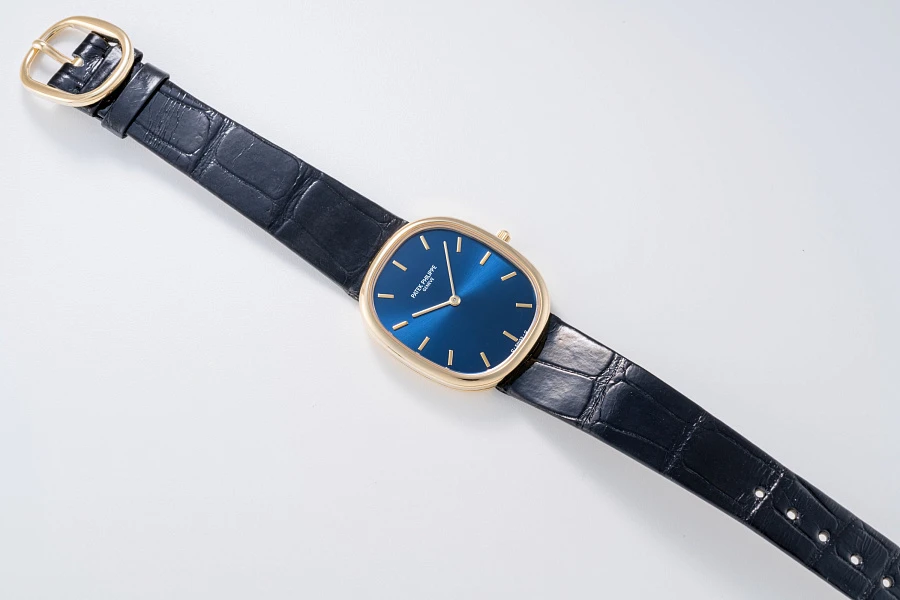 Ellipse Ref. 3738 in 18k Yellow Gold