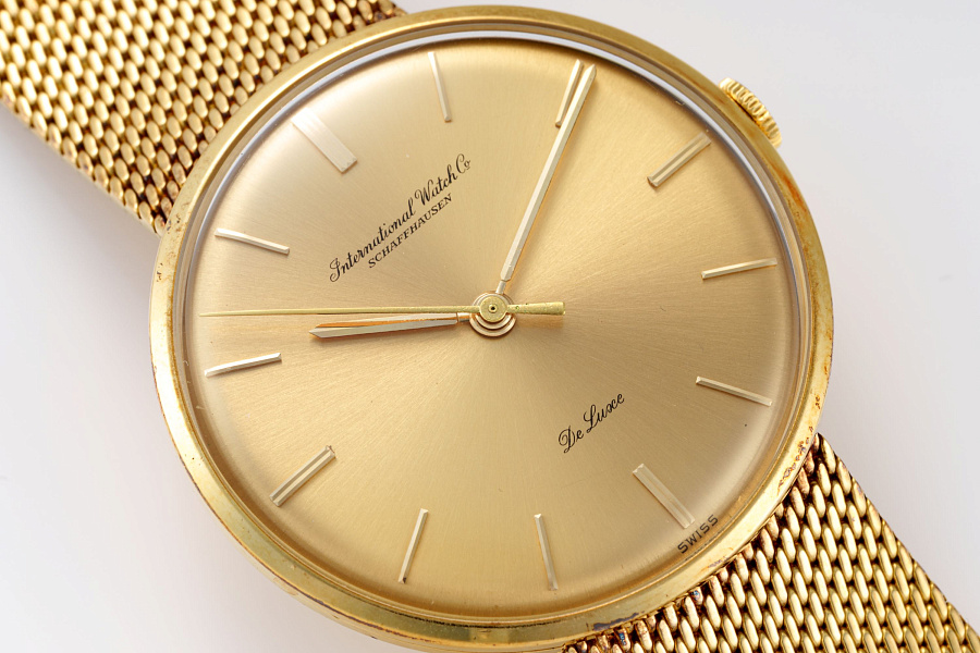 De Luxe Ref. 1210 in 18k Yellow Gold