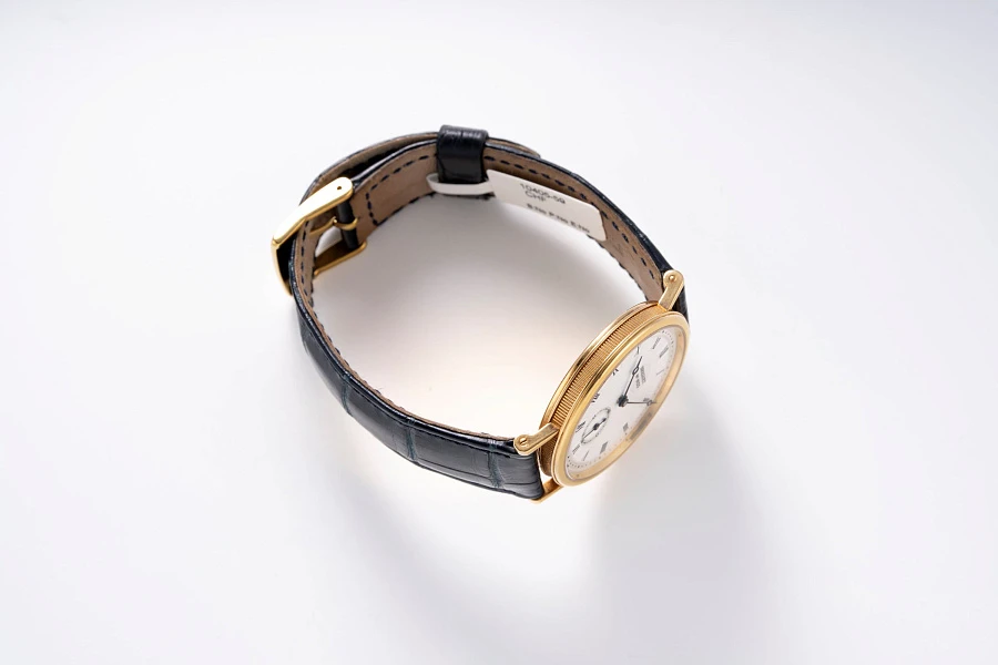 Classique Ref. 3910 in 18k Yellow Gold
