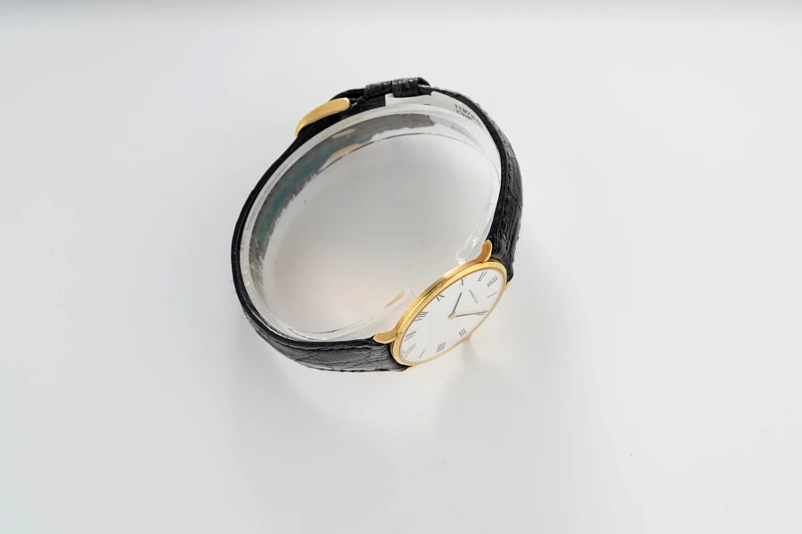 Ultra Thin Dress Watch in 18k Yellow Gold