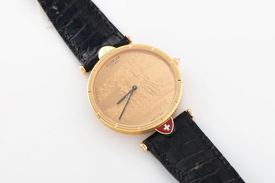 Helvetica Ref. 5564556 in 18k Yellow Gold