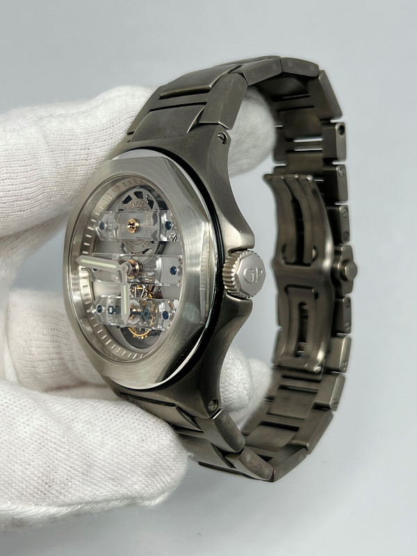 Laureato EVO3 Tourbillon Sous 3 Ponts Saphir