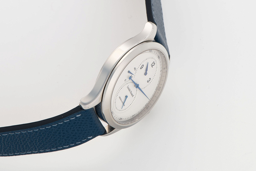 Régulateur in Stainless Steel