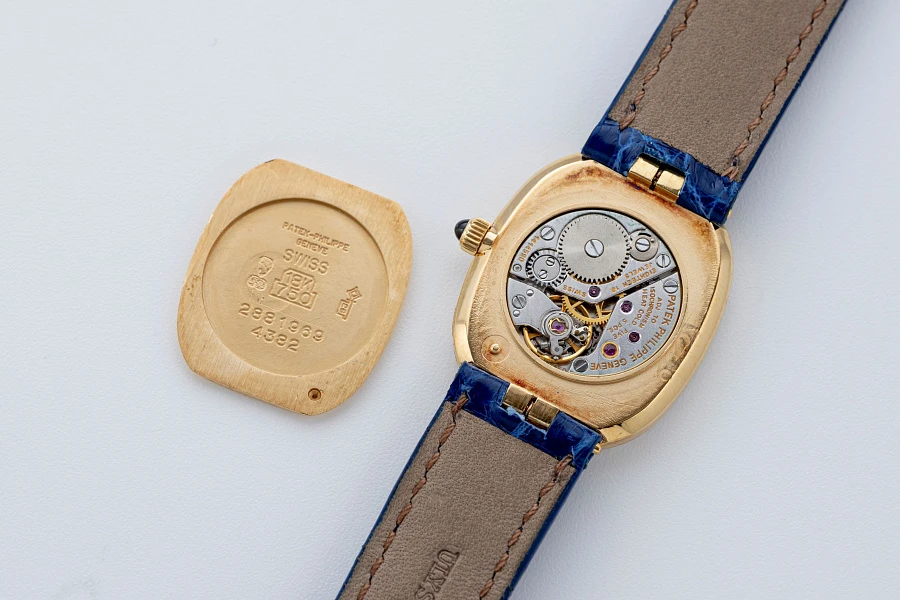 Ellipse Ref. 4382 in 18k Yellow Gold