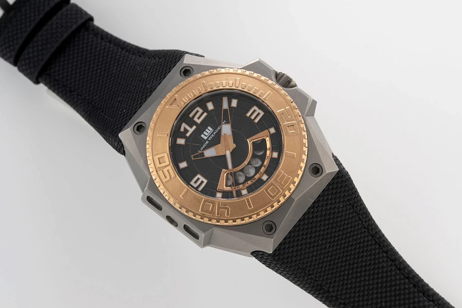 Oktopus Moonphase by Svend Andersen