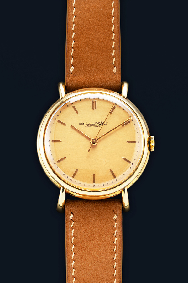 Fancy Lugs Dress Watch in 18k Yellow Gold
