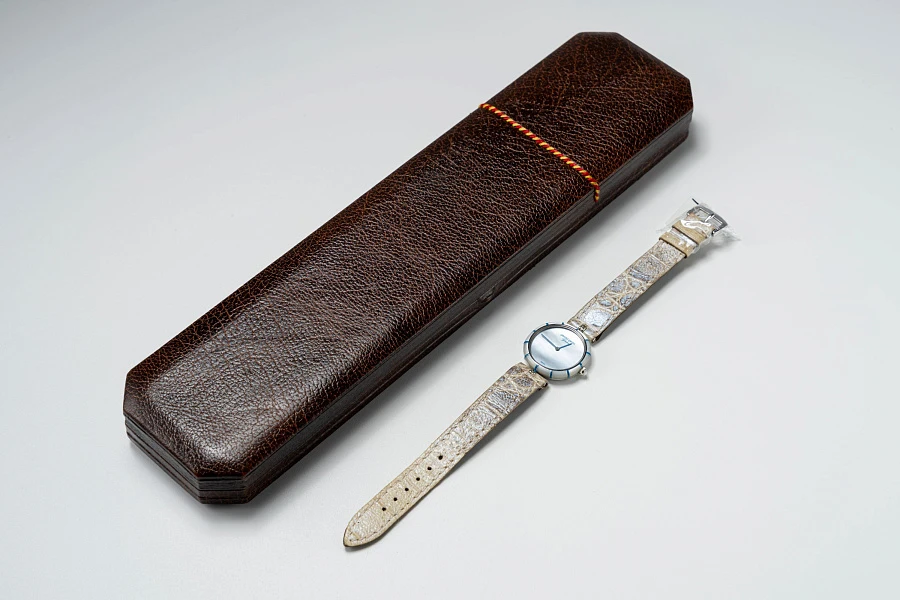 Piece Unique Abalone Ref. G2727 in 18k White Gold