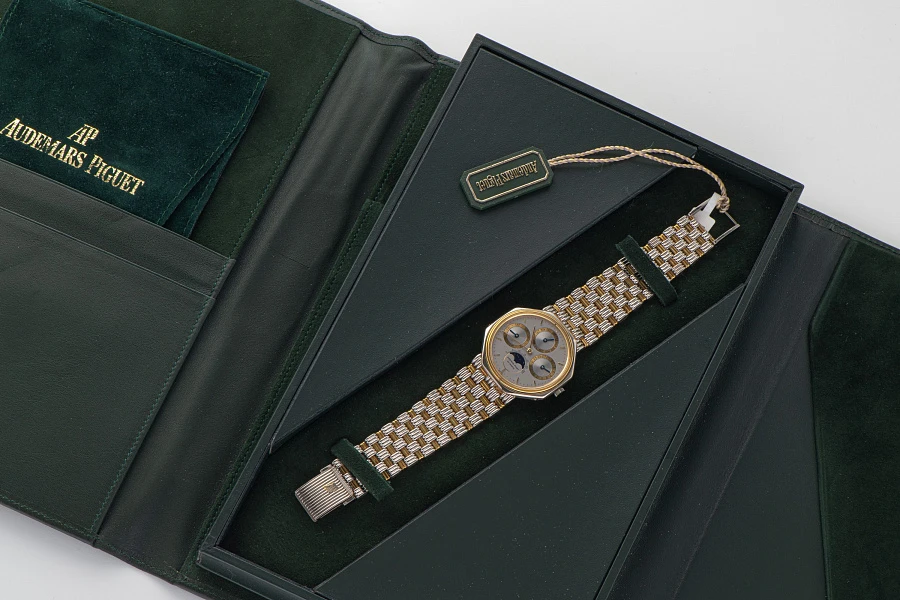 Quantième Perpetual Calendar Ref. 5557CA in 18k White and Yellow Gold