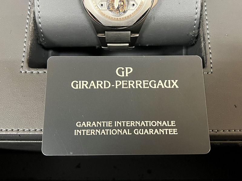 Laureato EVO3 Tourbillon Sous 3 Ponts Saphir