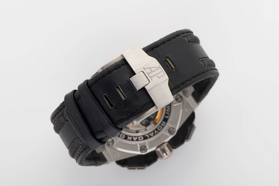 Royal Oak Offshore Grand Prix Ref. 2629P in Platinum