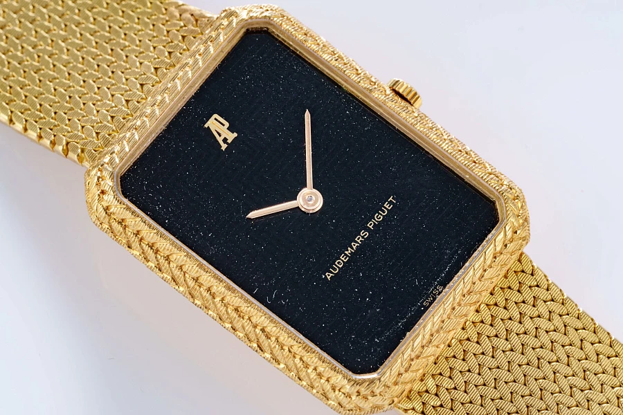 Rectangular Dress Watch in 18k Yellow Gold