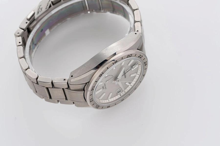 GMT Ref. SBGE285 in Titanium