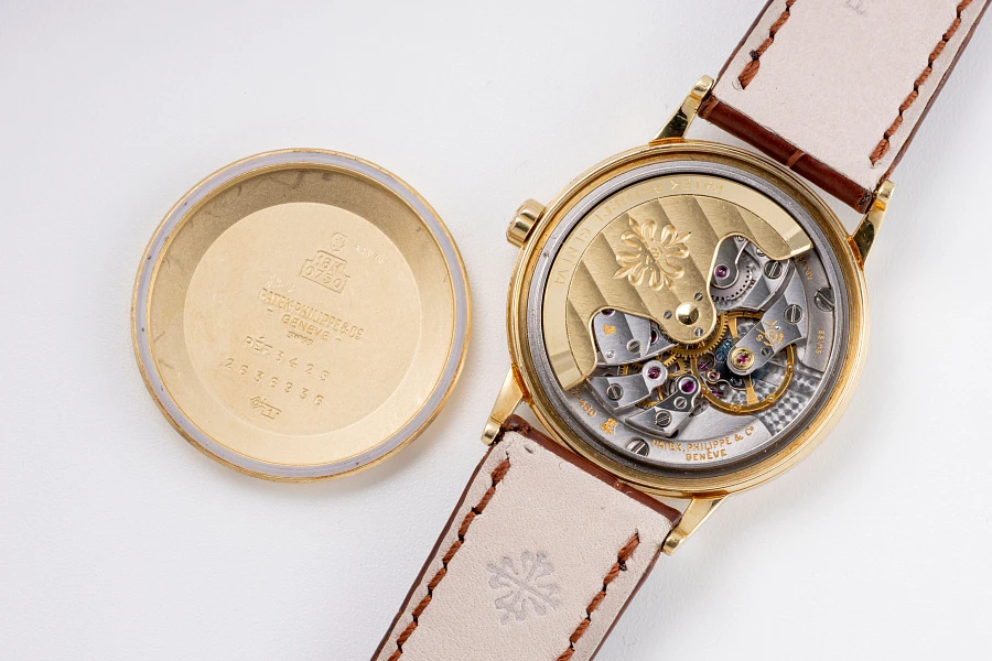 'Gübelin' Double-Signed Calatrava Ref. 3425 in 18k Yellow Gold