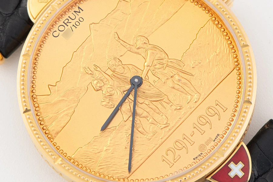 Helvetica Ref. 5564556 in 18k Yellow Gold