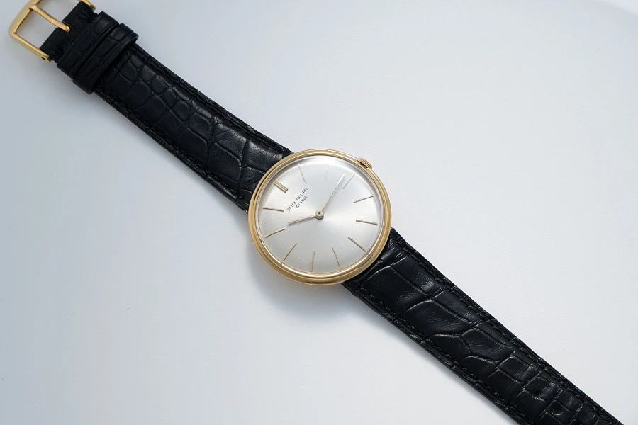 Calatrava Ref. 2591 with Hidden Lugs in 18k Yellow Gold