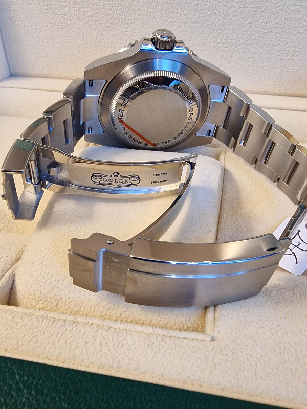 Sea-Dweller 4000ft 116600 Black Dial