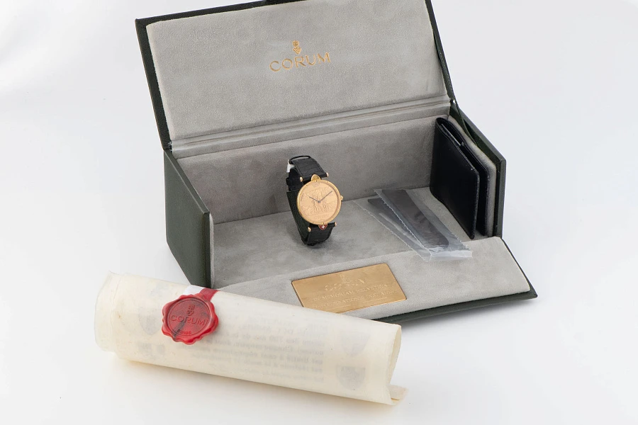 Helvetica Ref. 5564556 in 18k Yellow Gold