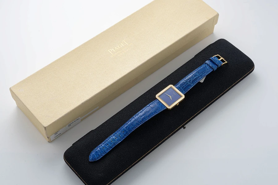 Protocole Ref. 8154 in 18k Yellow Gold with Lapis Lazuli Dial