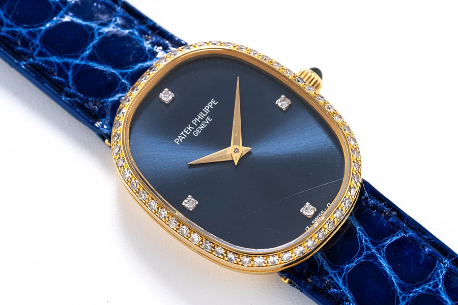 Ellipse Ref. 4382 in 18k Yellow Gold