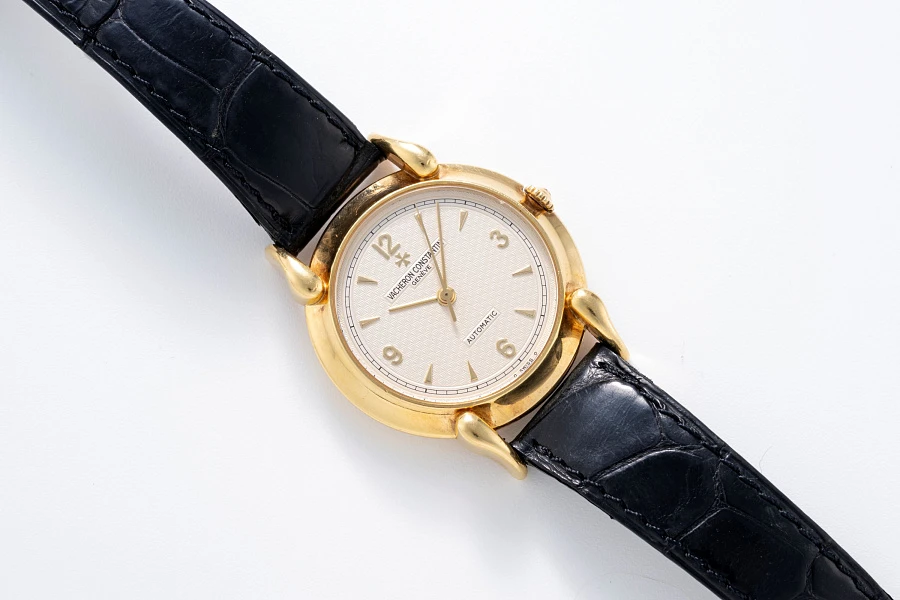 Fancy Lugs Automatic Dress Watch Ref. 48003 in 18k Yellow Gold