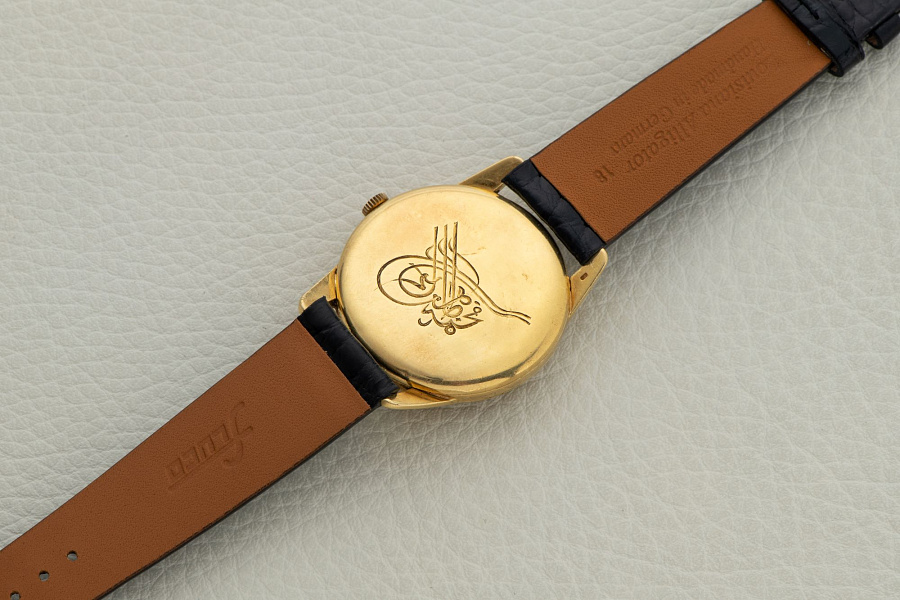 Dress Watch in 18K Yellow Gold