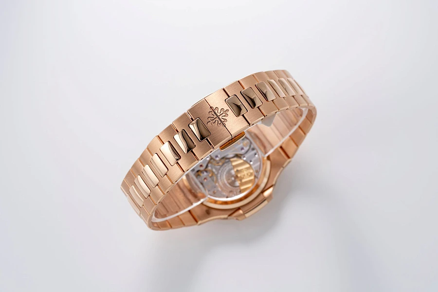 Nautilus Ref. 5712R in 18k Rose Gold