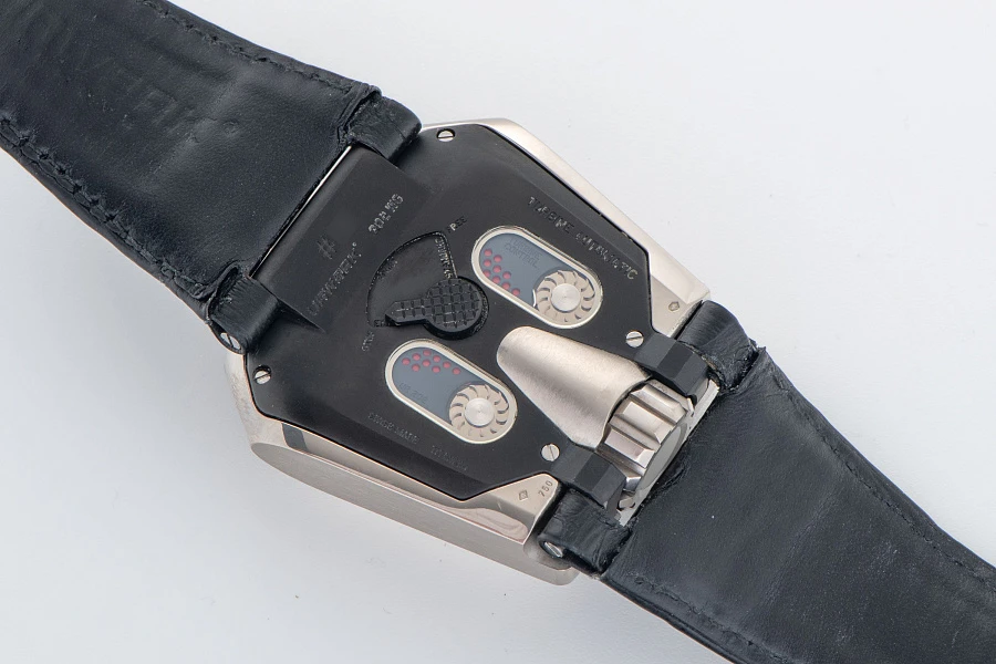 UR202 18K White Gold