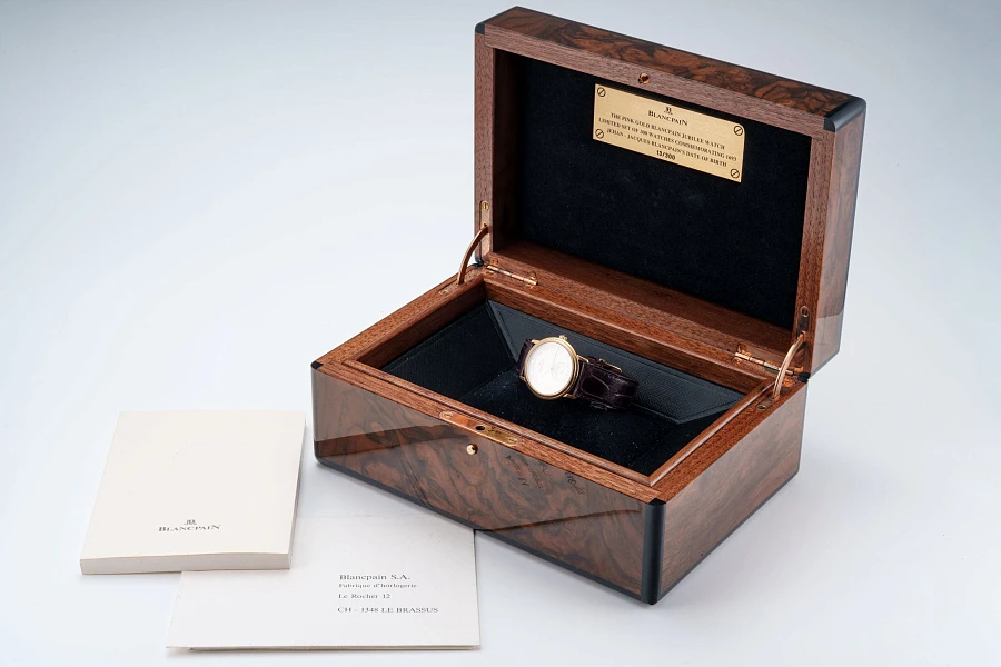 Villeret Limited Edition to 300 Pieces in 18k Yellow Gold