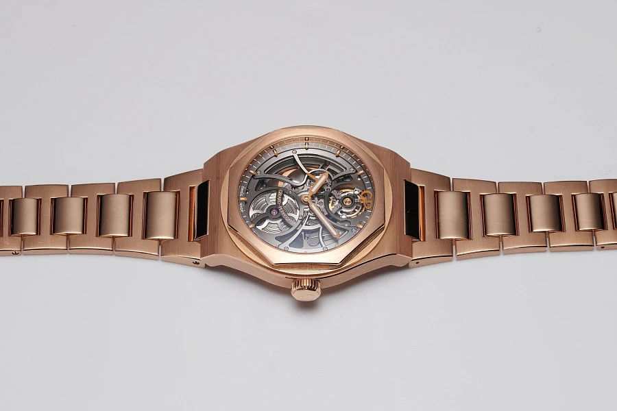 Laureato Skeleton