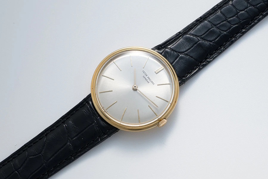 Calatrava Ref. 2591 with Hidden Lugs in 18k Yellow Gold