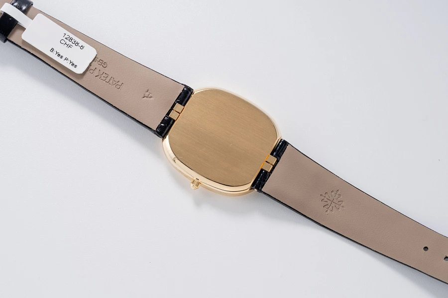 Ellipse Ref. 3738 in 18k Yellow Gold