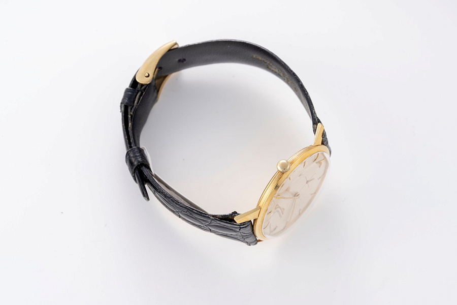Slim Dress Watch Ref. 1404 in 18k Yellow Gold