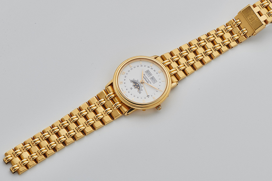 Villeret Triple Calendar Moonphase in 18k Yellow Gold