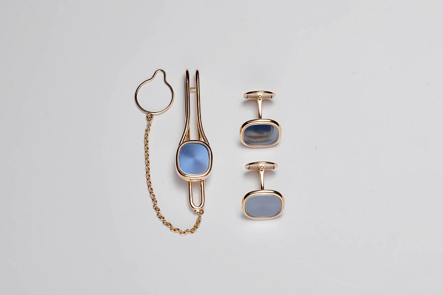 Ellipse with a Gentleman Set