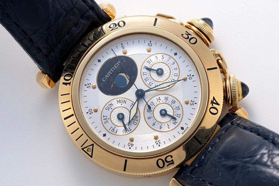 Pasha Calendar Ref. 0985 in 18k Yellow Gold